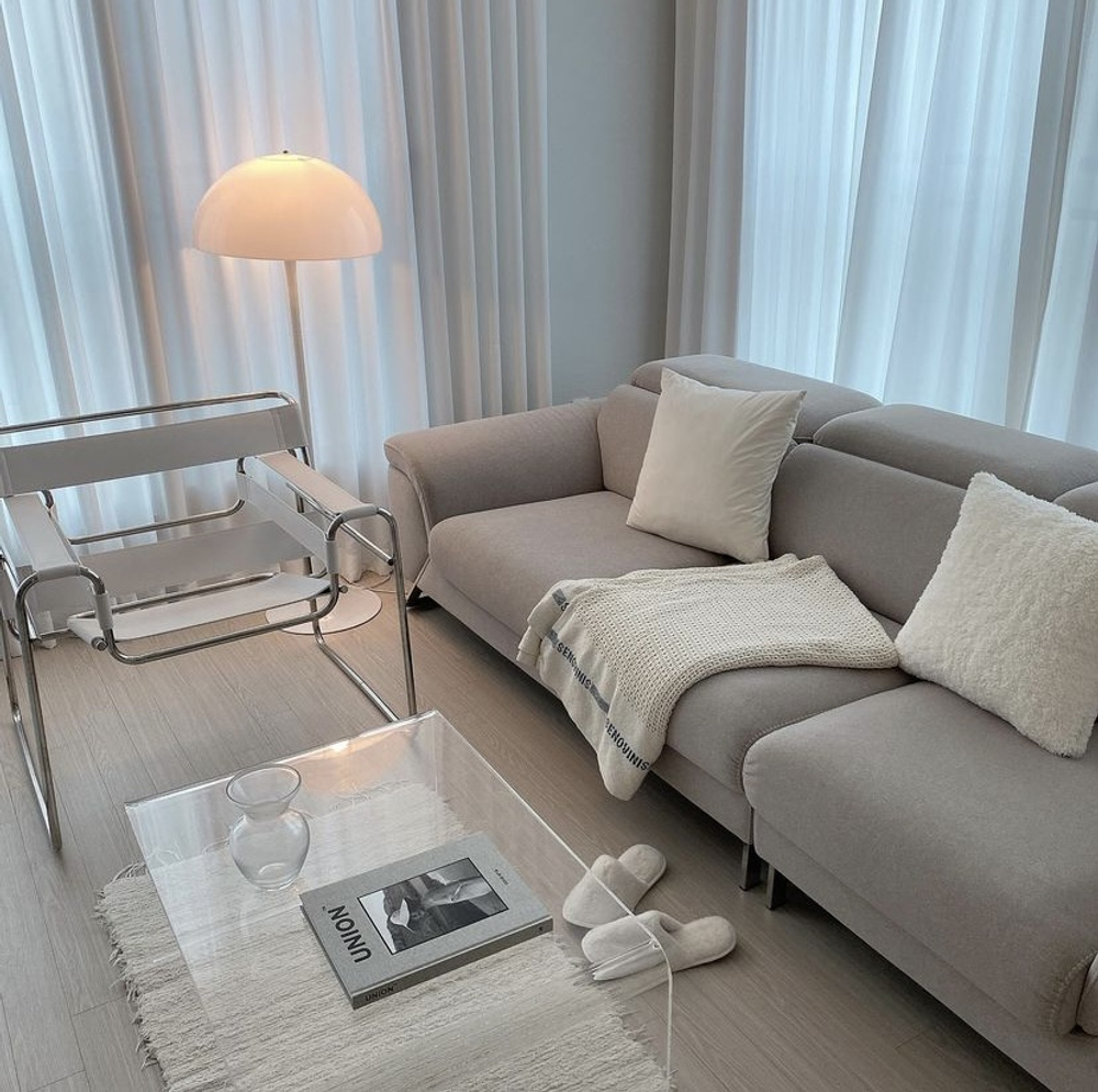 而且选择了"去电视化"设计,减少电子产品的娱乐,平时在客厅陪陪孩子