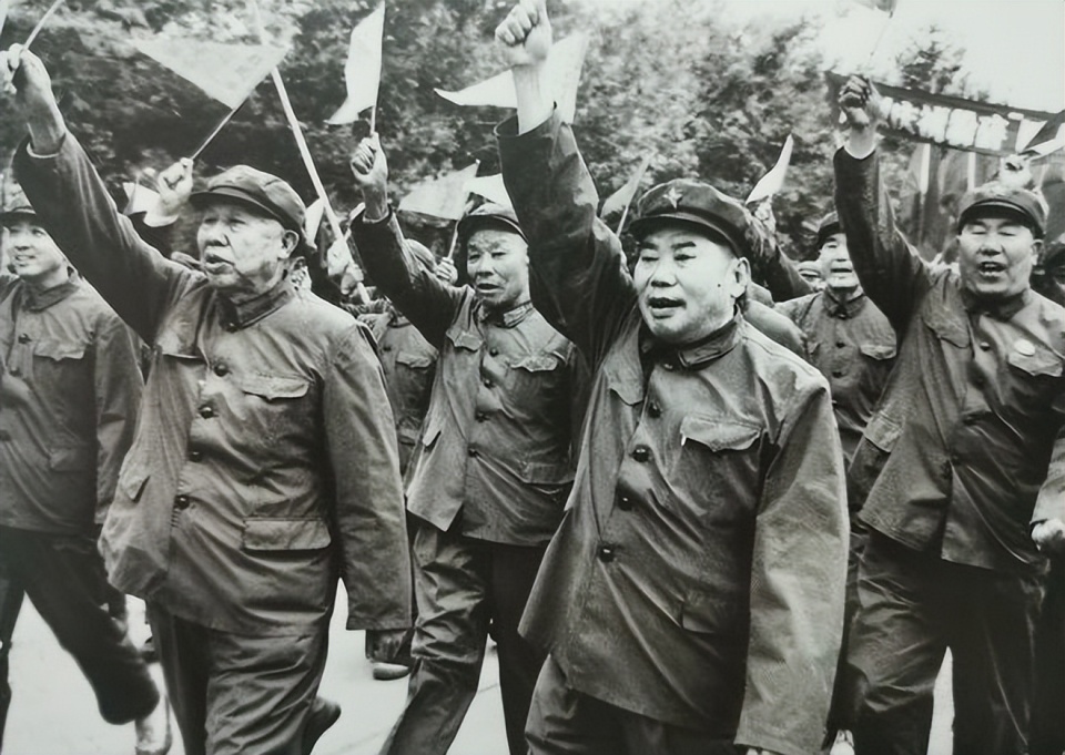 85年老山轮战:越军6个营反扑第1军,阵亡1356人,司令员直言凶悍_腾讯