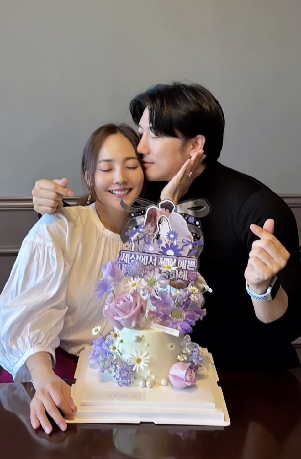 43岁的柳真庆生照片公开一家四口幸福感满满让人感到温馨