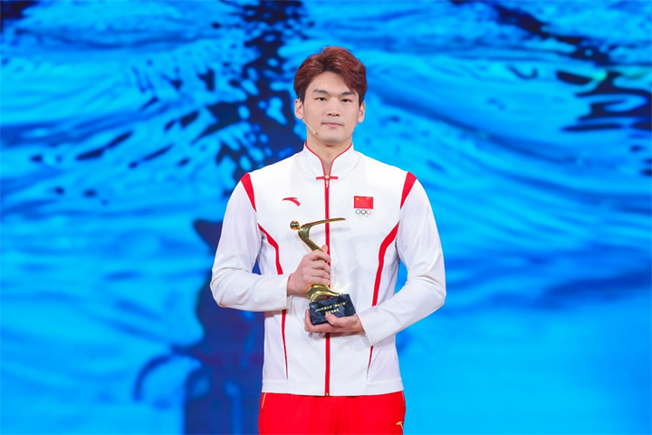 徐嘉余获得最佳突破奖.