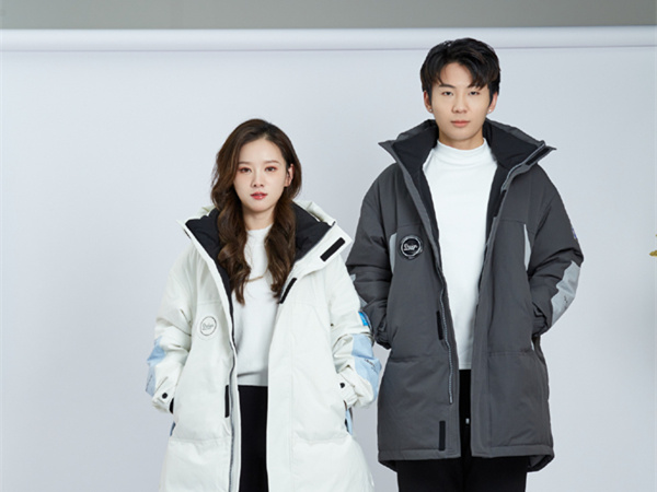 多与老公"若驰"一同出镜,夫妻俩也经常以"若驰夫妇"的组合形象而示人