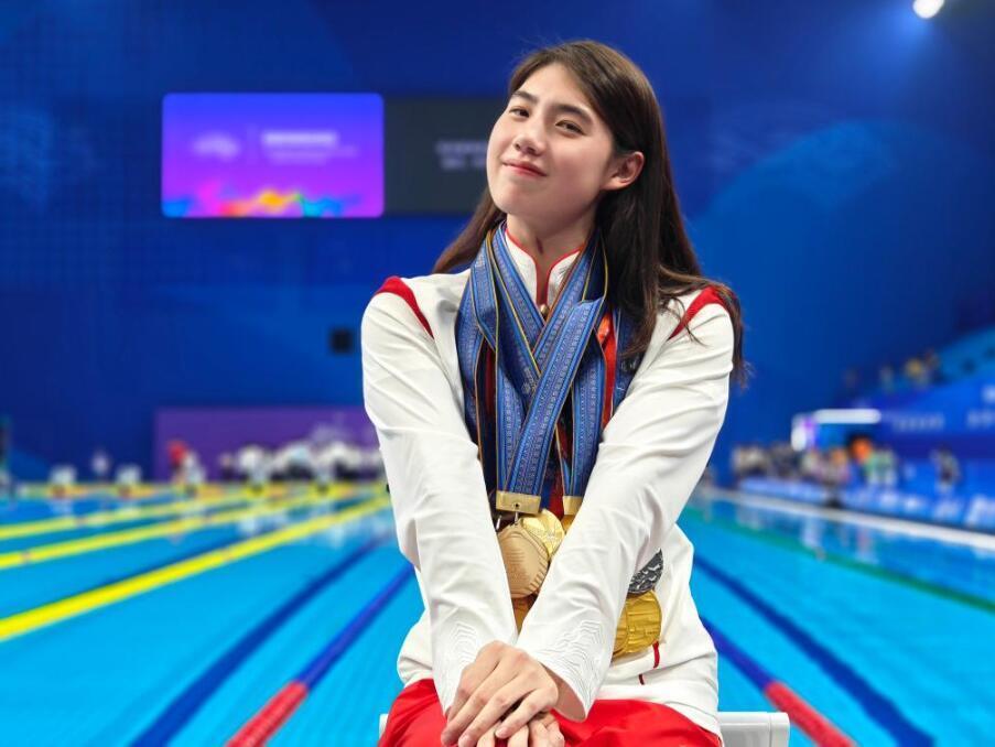 张雨霏在22年和23年世锦赛上的成绩分别是56秒41和56秒12.