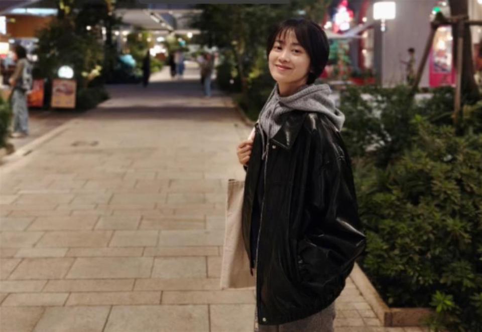 51岁谢润低调现身上海，身材苗条仍似少女，如今身份让人意外_腾讯新闻