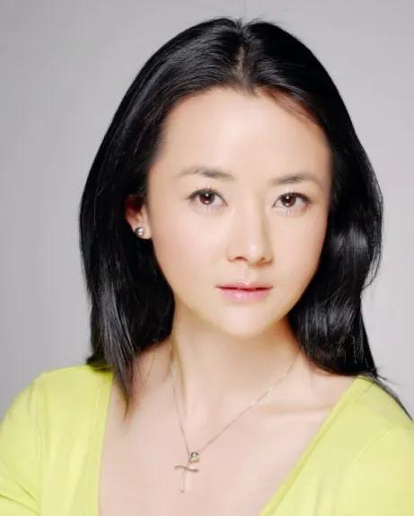 《南洋女儿情》陈依莎:曾凭《现场铁证》出圈,49岁的她有夫有儿有公司