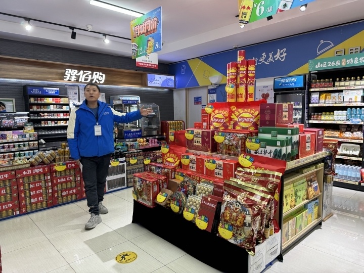 可爱的两头乌酷炫的火箭筒金华服务区创意堆头大赛精彩纷呈