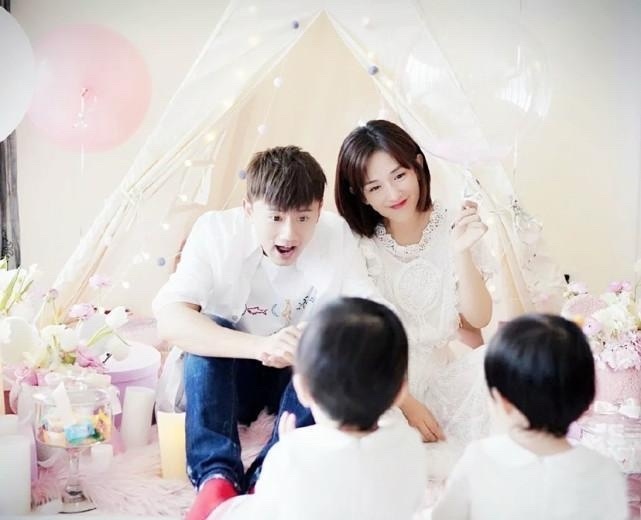 42岁谢娜被指怀三胎,近状曝光小腹隆起,带仨娃外出逛街幸福满溢