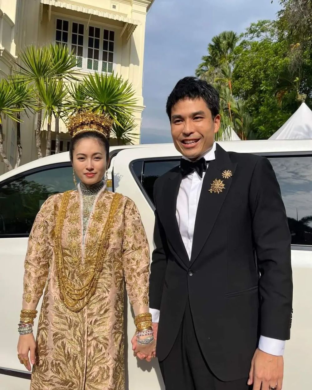 泰国最美变性人宝儿大婚,戴满金器风光出嫁,老公满脸幸福_腾讯新闻