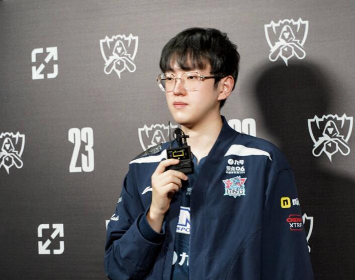 scout采访发言引众怒淘汰后马上想到去旅游一场比赛赚了不少钱