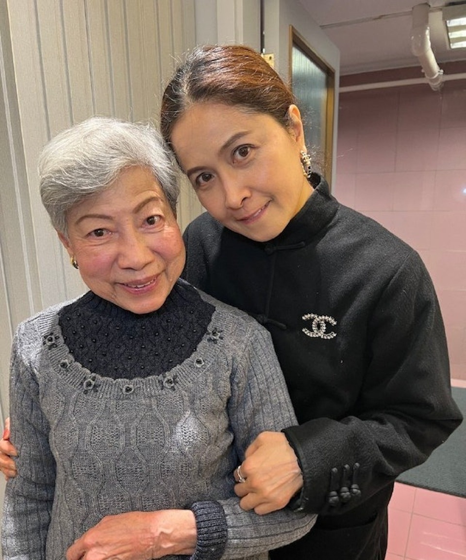 邵美琪:与郑伊健相恋7年被夺爱,58岁仍然未婚的她,现状如何?