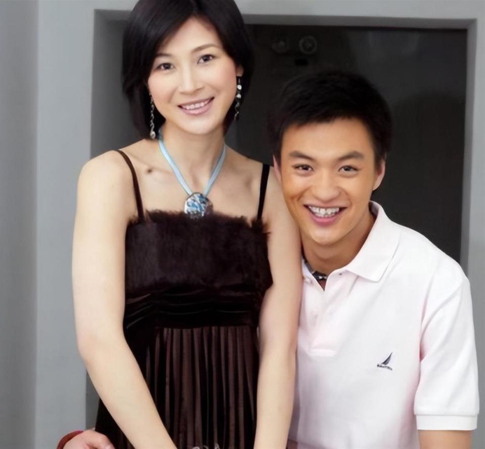 为了嫁50亿富豪，狠心抛弃同居5年的周一围，现今童蕾后悔了吗？_腾讯新闻