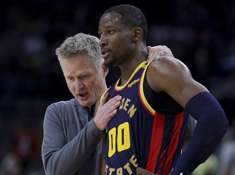 1年780万！1年870万！NBA豪门侮辱性报价，打铁还需自身硬