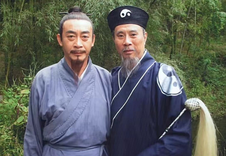 后来他又拍摄了《乌龙闯情关》《侠客行》《龙飞相公》等热播剧,这几