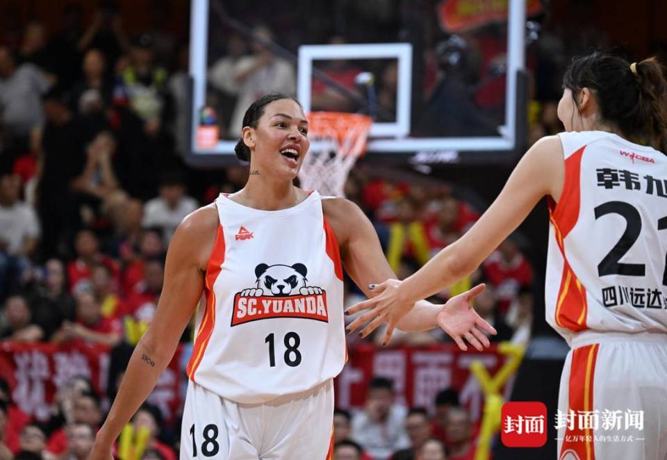 坎贝奇复出助四川女篮获胜 赛后喜极而泣|图集