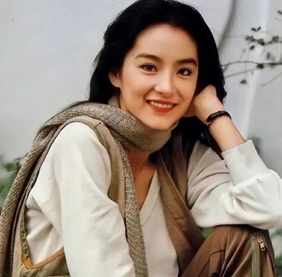 林青霞曾跟甄妮老公同床过夜三人一起睡70岁甄妮回应了