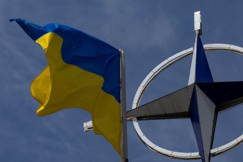 (乌克兰国旗和北约标志)乌克兰不接受对于北约方面的表态,乌克兰表示