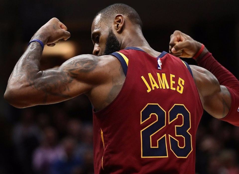 为了得到新秀詹姆斯nba各大球鞋品牌都付出了多大代价