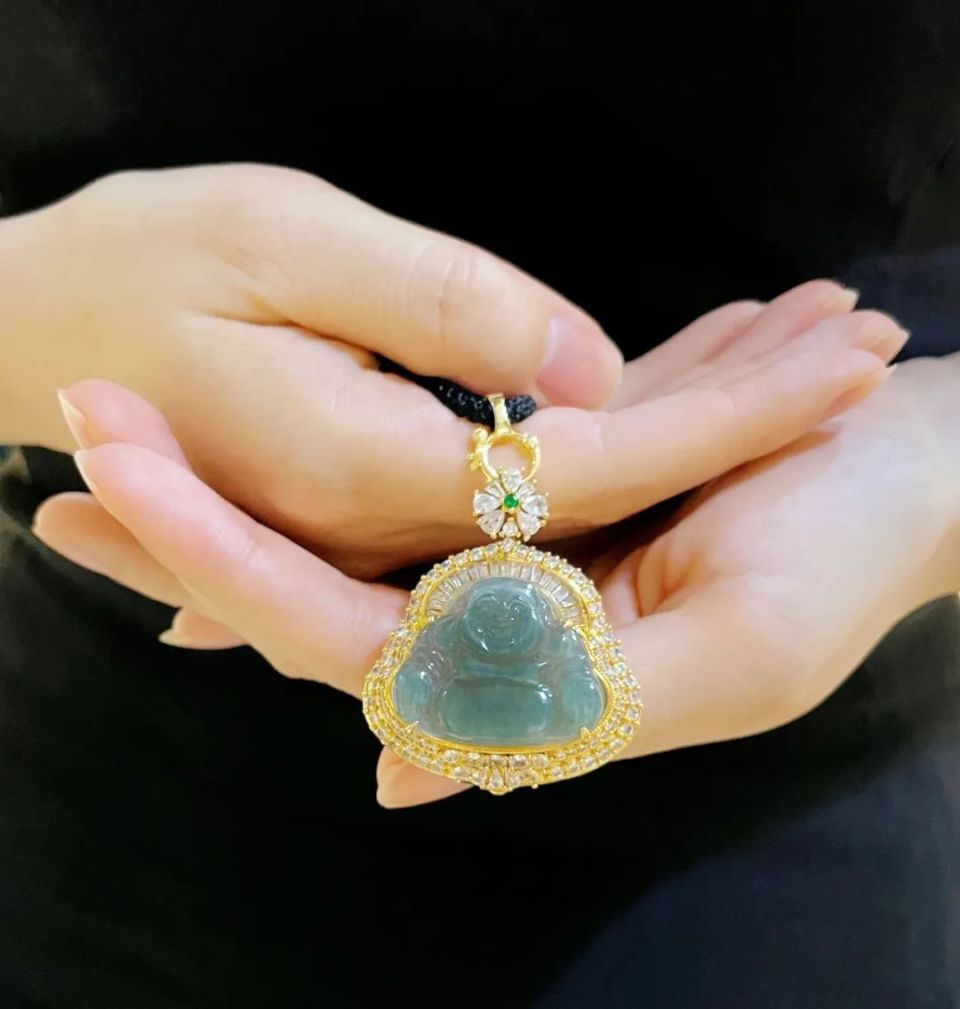 我花600多,买了一块6000多的翡翠吊坠!