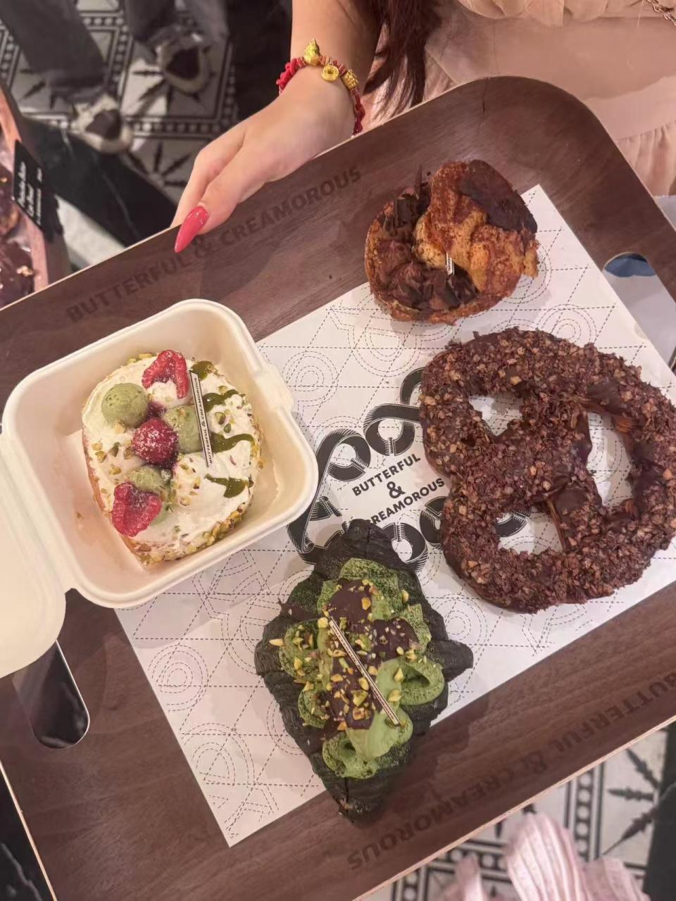 网红面包店B&C广州首店开业即陷食品安全危机？多名消费者中招