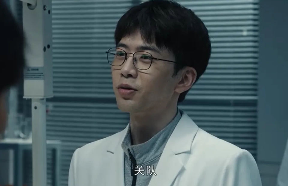 《白夜追凶2》被骂上热搜！女法医换成男法医，演员被质疑关系户_腾讯新闻
