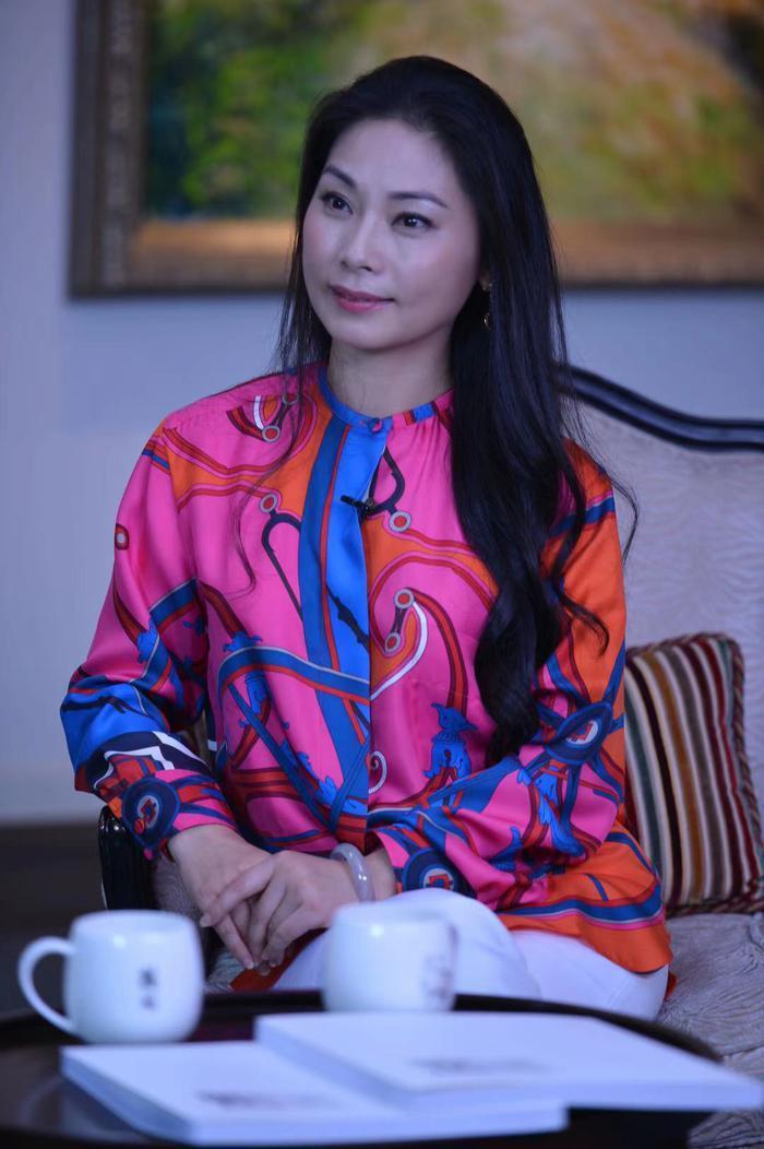 夏赛丽也和姐姐一样,无论赚多少钱或者身在何地,只要有时间有戏演都是