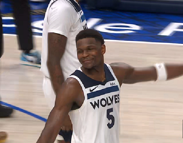 25分钟2分取代戈贝尔!中国球员打到森林狼后悔