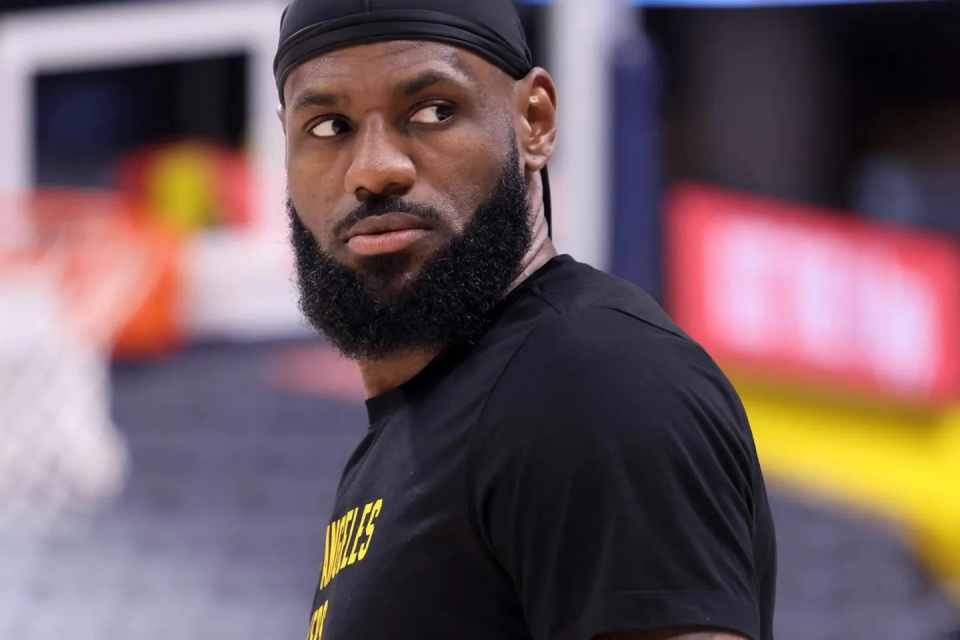 魔术师约翰逊为詹眉开脱,他们不需要为输球背锅,都是后卫的错