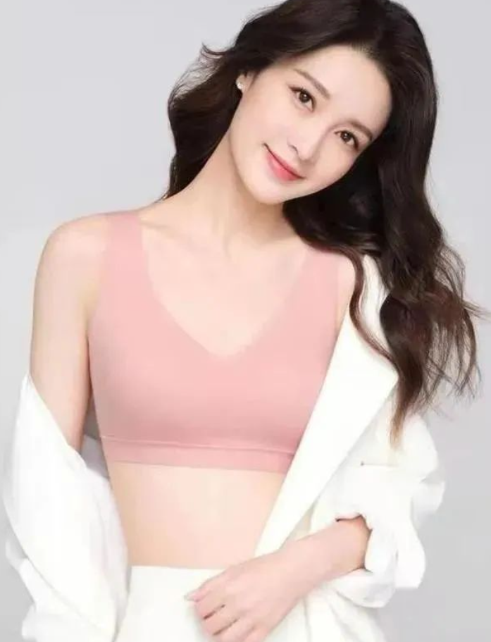 李沁内衣广告惊艳亮相!曲线玲珑太美,让人看的不好意思!