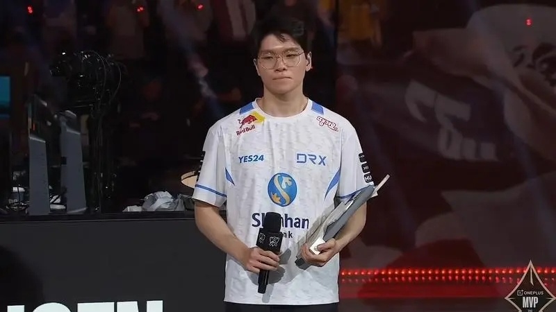 这也是一个很有争议的话题,如果从荣誉上来说,skt的两代上单marin和