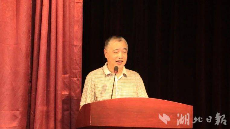 刘团长入伍时间长达36年,曾任武警湖北省总队副司令员.