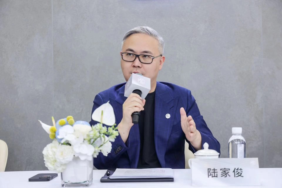 羊城对话陆家俊百年mg一直保持着奔跑的姿态