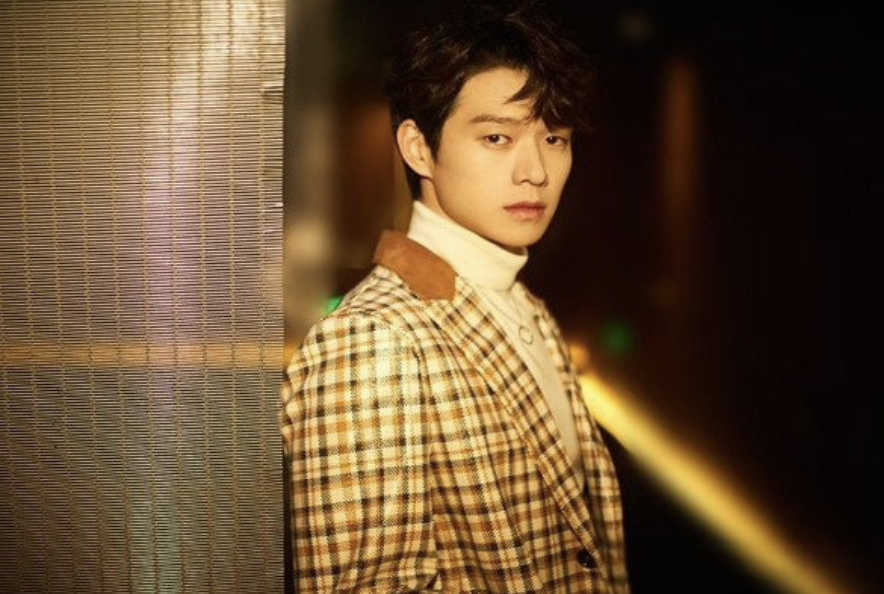 那些爱豆不一样,不是那种唱跳训练的,魏大勋签约jyp公司还是专注拍戏