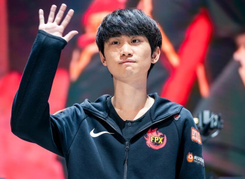 旭旭宝宝说出复播关键不要学doinb跑出国做到一点就有机会复播