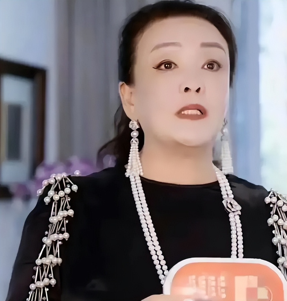 张兰上诉被法院驳回，网友：嘴上没输过，官司没赢过！_腾讯新闻