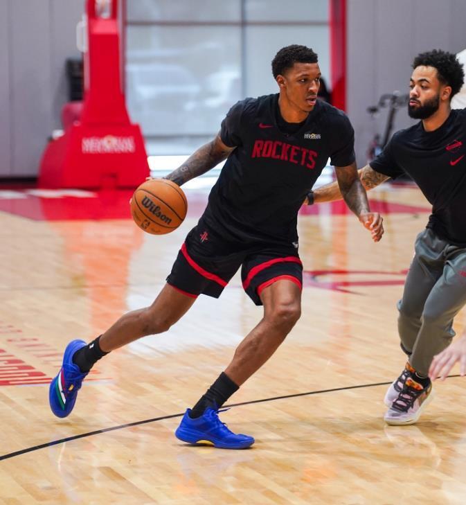 連續9場得分上雙！火箭22歲前鋒同時提升2位置，西決中鋒都要讓位 - 