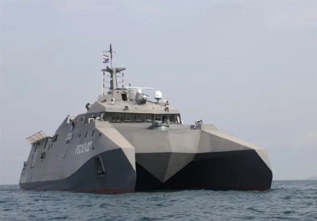 伊朗海军服役两艘新型双体导弹护卫舰,雷达还有两种构型