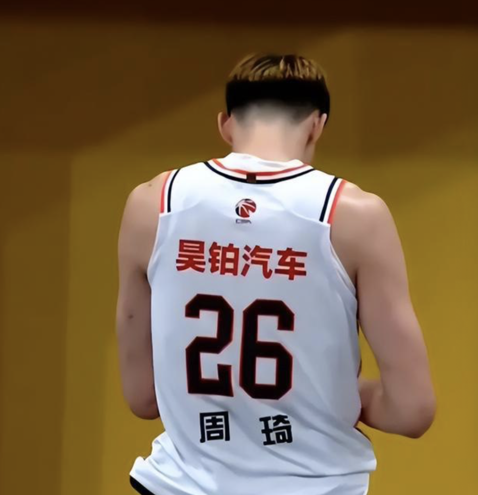 cba辽粤争霸延续场外 周琦争夺战白热化 辽宁"截胡"挖角广东吗