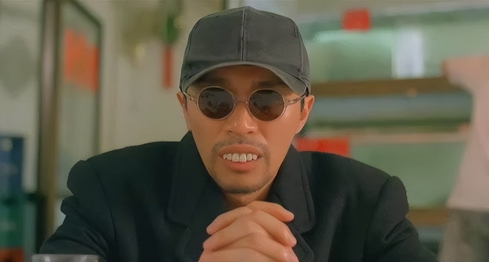 致敬周星驰?郭富城新片戴龅牙,还没上映就征服了7万人_腾讯新闻