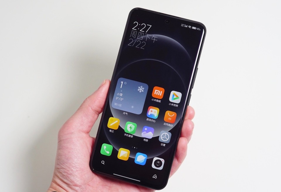 3 mẫu điện thoại Android cao cấp cho những người thích săn hàng giá rẻ, cung cấp cấu hình gần như "hàng đầu"