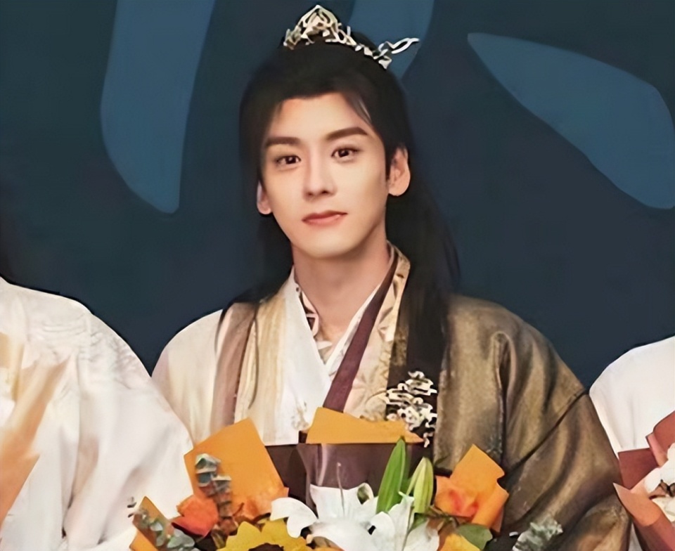 国色芳华男二真的是魏哲鸣吗网友开始担心李现会被碾压