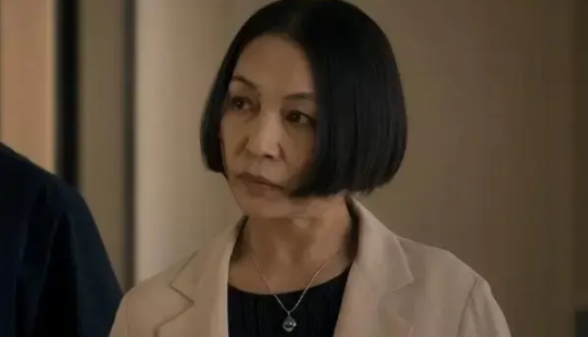 有种"整容"叫艾丽娅结婚,丈夫姚橹变化不大,她却像换了个人