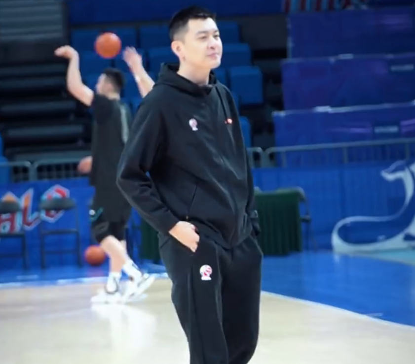 辽宁被迫调整！刘雁宇+2年轻内线短期无法复出，继伟二哥紧急复出_腾讯新闻