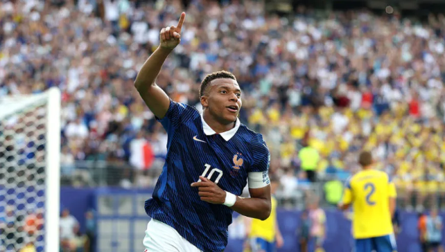 世界杯：法国3-0瑞典！进16强战巴拉圭 姆巴佩双响创纪录 奥利塞2助
