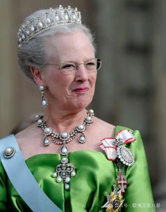 王冠英国王室的圈圈王冠之珍珠版俄式王冠从造型看的确比珍珠泪大气