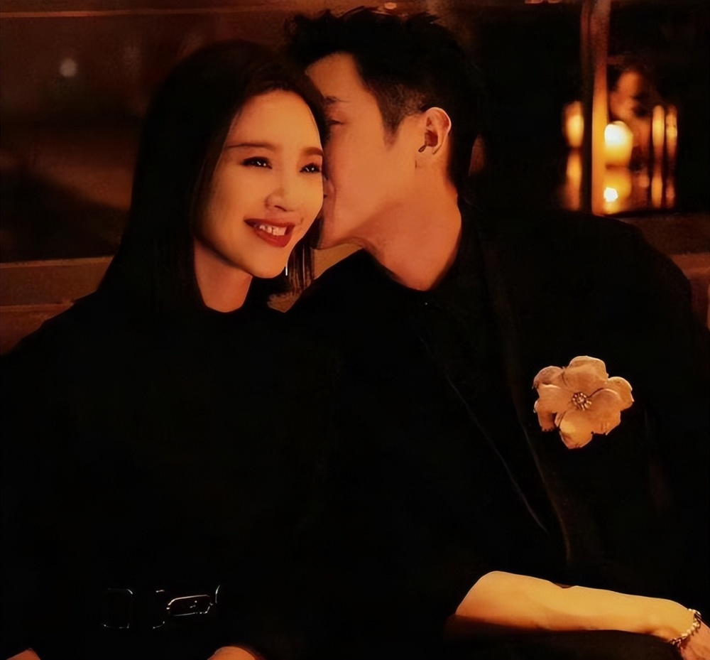 张若昀唐艺昕合体拍写真,夫妻上演甜蜜樱桃吻,爱的文身罕曝光_腾讯