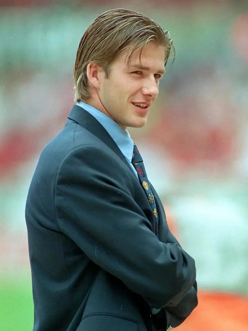 长成大姑娘了,贝克汉姆牵手女儿高调亮相,网友:父女俩似情侣