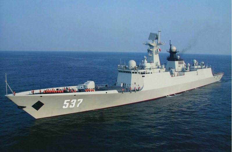 054ag型導彈護衛艦,滿載排水量4000餘噸,擁有32個垂直髮射單元,可以