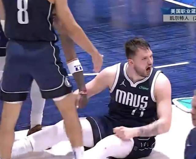 伟大的18冠稳了!独行侠功亏一篑,东契奇咆哮无果,湖人队跟着难受