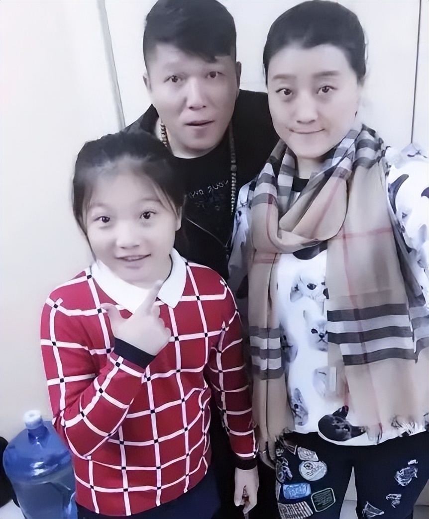 乡爱王云患病住院,皮肤蜡黄疑做甲状腺手术,曾因钱与历小峰离婚_腾讯