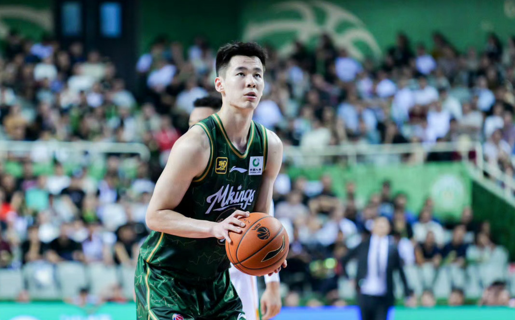 CBA常規賽：南京8分擊敗上海迎首勝 郭昊文22分5犯被罰下張鎮麟19分