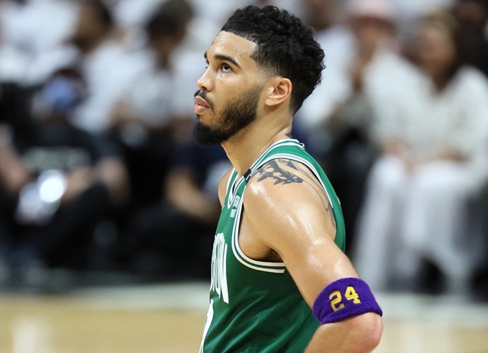 塔图姆轰30 7 7仍无缘今日最佳!对不起,你碰到暴走的库里了